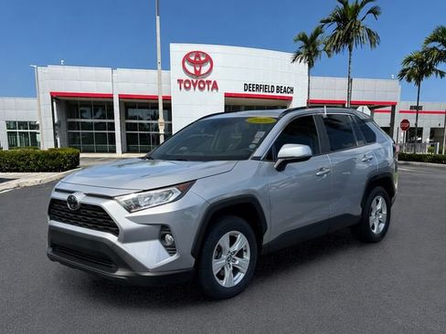 Used 2020 Toyota RAV4 XLE w/ Convenience Package FWD image 3
