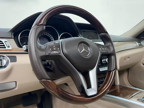 Used 2014 Mercedes-Benz E 350 Sedan image 40