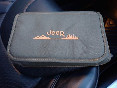 Used 2019 Jeep Cherokee Overland w/ Technology Group image 16