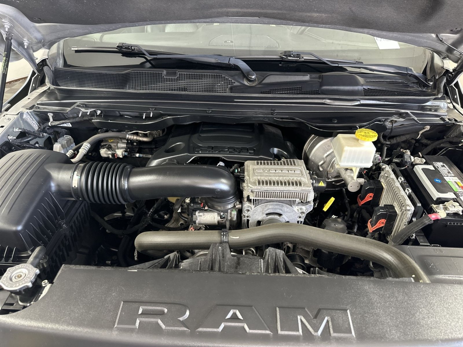 Used 2022 RAM 1500 Laramie w/ Sport Appearance Package AWD/4WD image 26