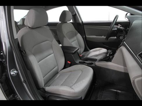 Used 2018 Hyundai Elantra SE image 13