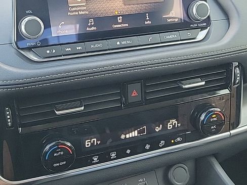 Used 2022 Nissan Rogue SV image 25