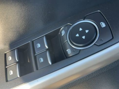 Certified 2022 Ford Explorer XLT w/ Equipment Group 202A image 11