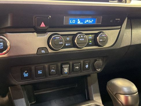 Used 2022 Toyota Tacoma TRD Sport w/ Technology Package RWD image 13