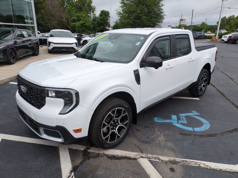 Used 2025 Ford Maverick Lariat AWD/4WD image 3
