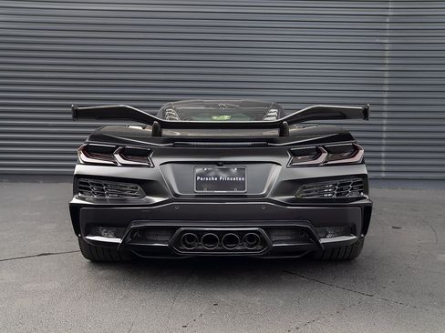 Used 2023 Chevrolet Corvette Z06 w/ Z07 Performance Package RWD image 29