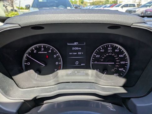 Used 2024 Subaru Crosstrek 2.0i Premium image 3