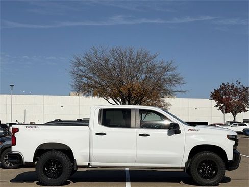 Used 2021 Chevrolet Silverado 1500 LT Trail Boss w/ Convenience Package II image 3