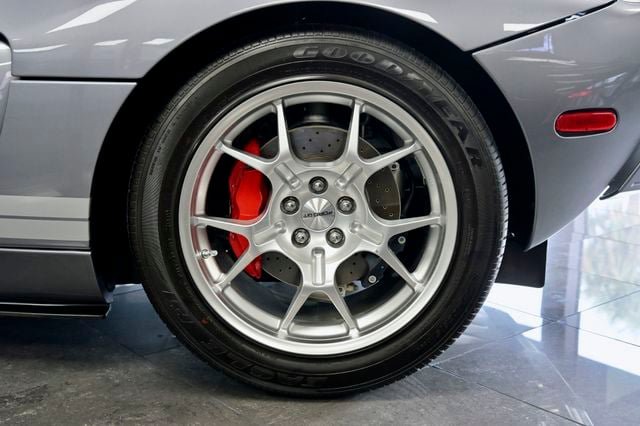 Used 2006 Ford GT RWD image 14