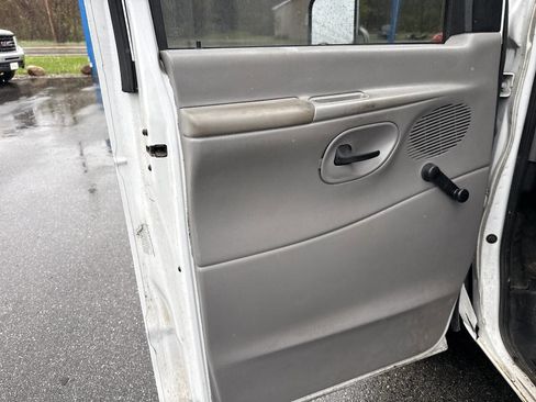 Used 2002 Ford E-450 and Econoline 450 RWD image 9