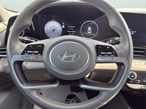 Used 2025 Hyundai Elantra SEL FWD image 14
