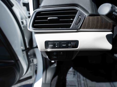 Used 2022 Honda Accord Touring image 11