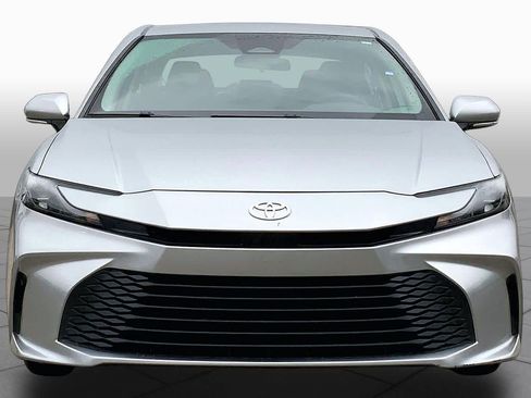 Used 2025 Toyota Camry LE FWD image 4