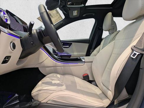 Used 2025 Mercedes-Benz C 300 4MATIC Sedan image 4