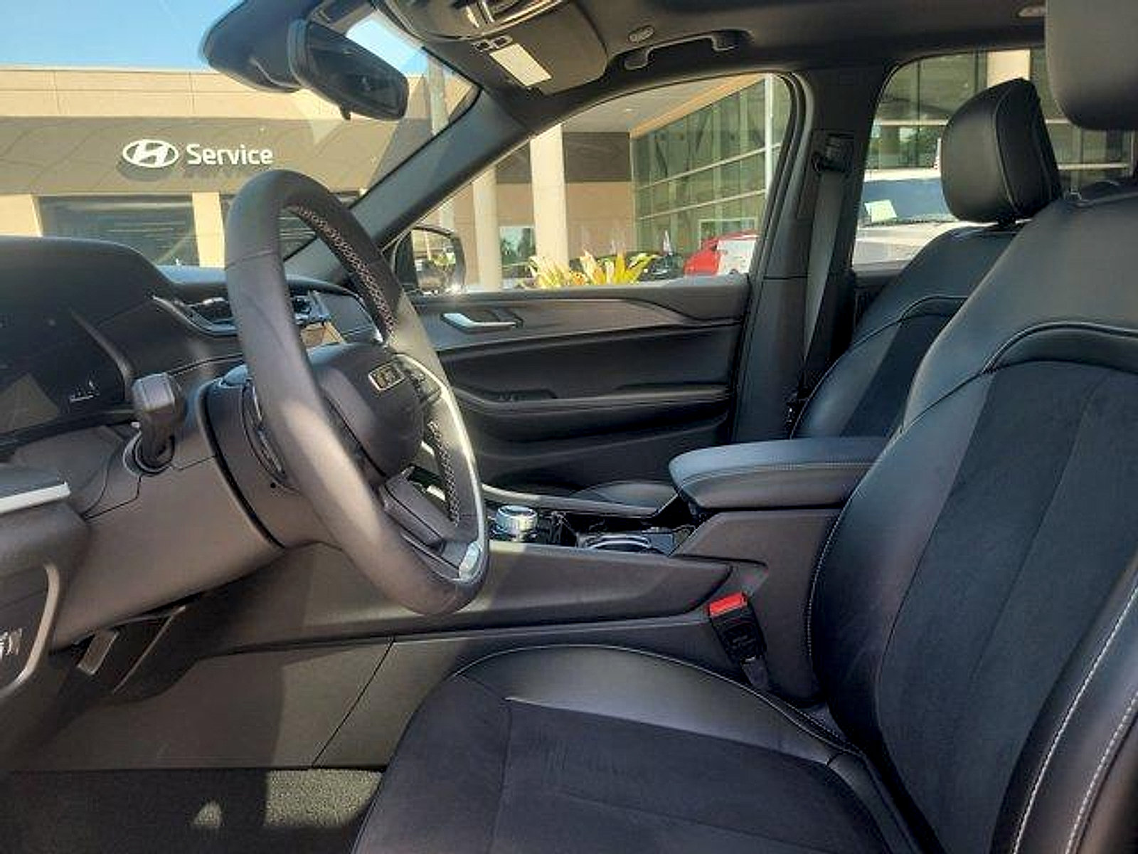 Used 2023 Jeep Grand Cherokee Altitude RWD image 19