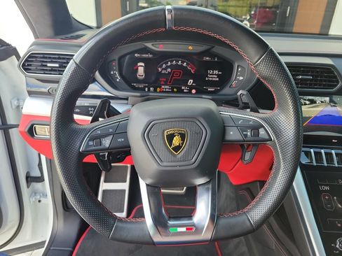 Used 2022 Lamborghini Urus AWD/4WD image 24