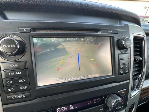 Used 2017 Nissan Titan SL image 16