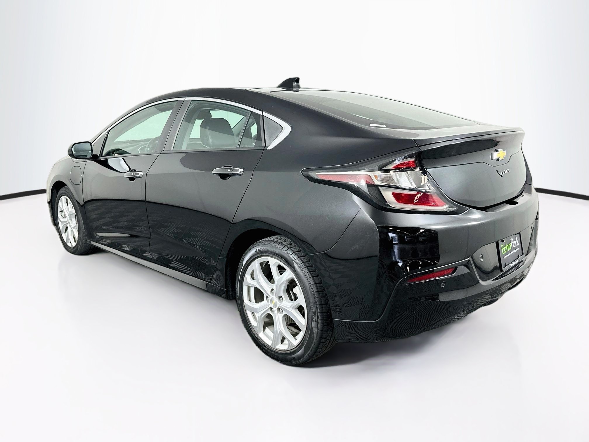 Used 2018 Chevrolet Volt Premier w/ Driver Confidence Package FWD image 5
