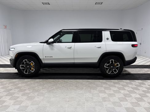 Used 2025 Rivian R1S Premium image 2