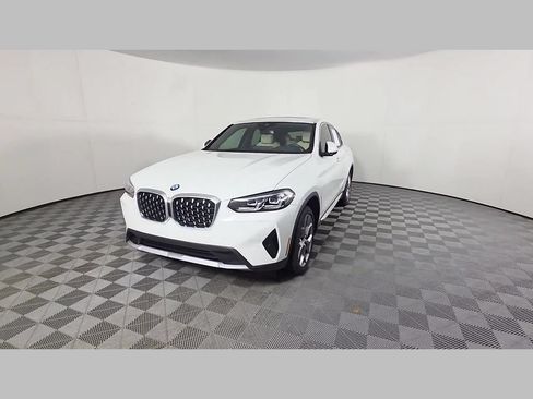 Used 2025 BMW X4 xDrive30i AWD/4WD image 50