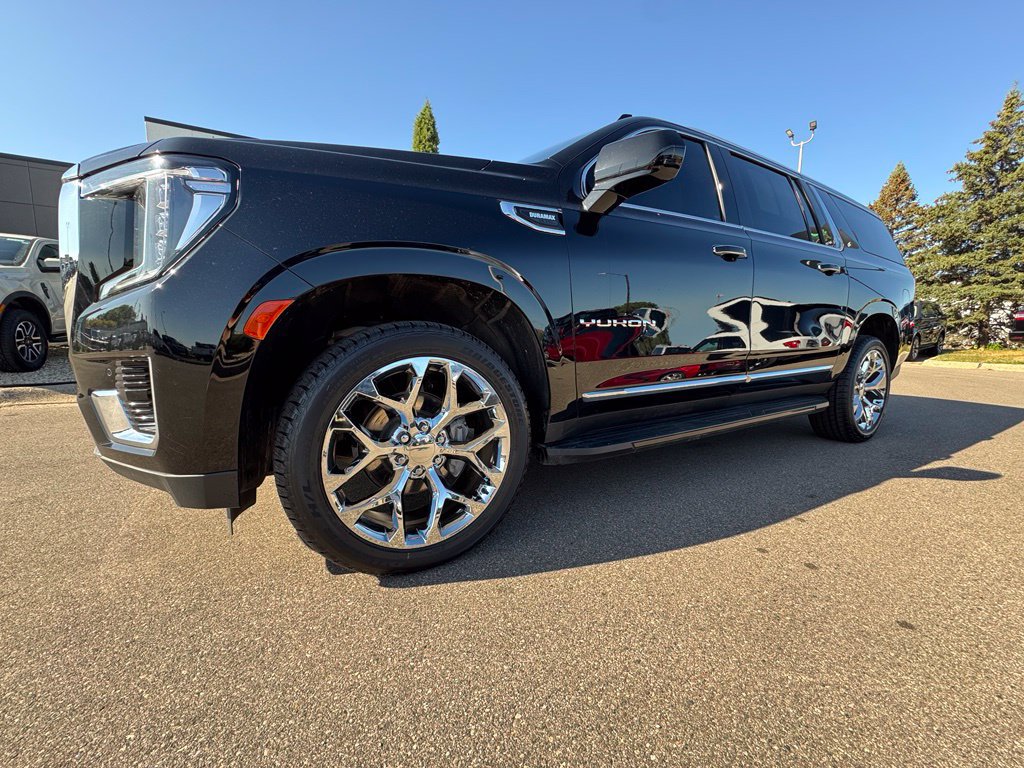 Used 2024 GMC Yukon XL SLT AWD/4WD image 9