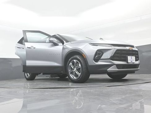 Used 2025 Chevrolet Blazer LT AWD/4WD image 31