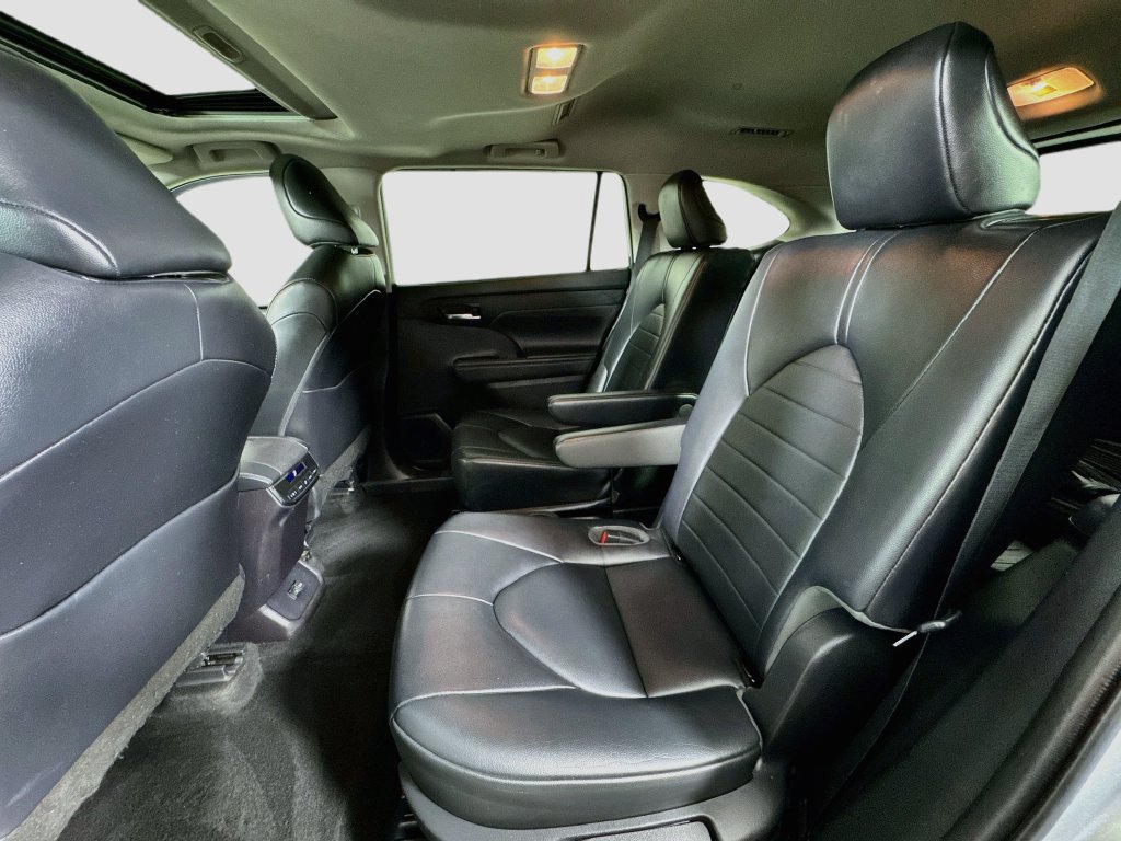 Used 2022 Toyota Highlander XLE AWD/4WD image 27