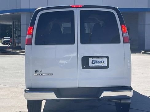 Used 2025 Chevrolet Express 3500 LT w/ LT Preferred Equipment Group RWD image 3