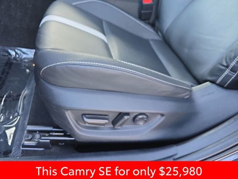 Used 2025 Toyota Camry SE image 34