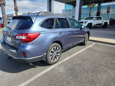 Used 2017 Subaru Outback 3.6R Limited image 2