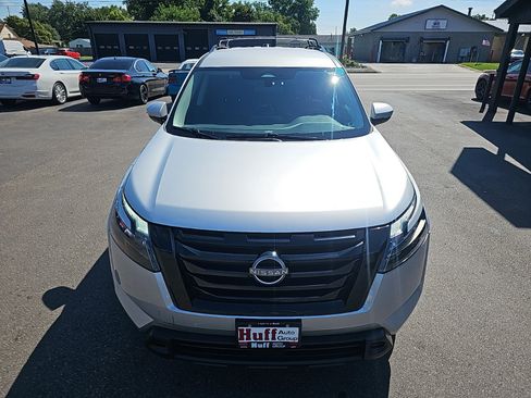 Used 2023 Nissan Pathfinder SV w/ Black Appearance Package AWD/4WD image 8