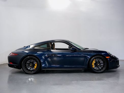 Used 2018 Porsche 911 Carrera GTS RWD image 2