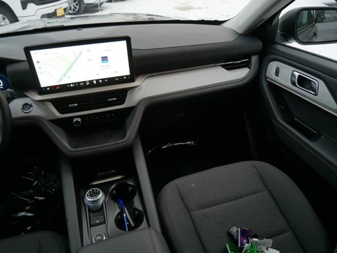 Used 2025 Ford Explorer Active image 11