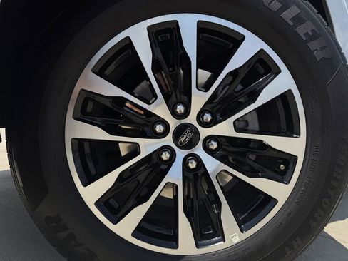 Used 2025 Ford Expedition Platinum AWD/4WD image 9