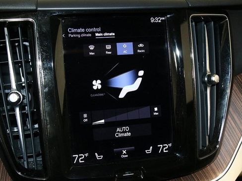 Used 2021 Volvo XC60 T5 Momentum w/ Protection Package image 20