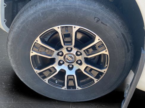 Used 2022 Nissan Titan SV AWD/4WD image 29