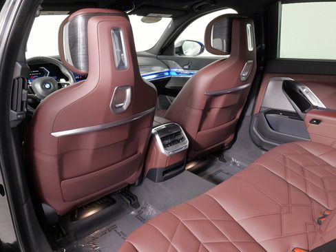 Used 2023 BMW 760i xDrive image 31