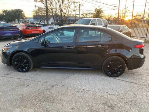 Used 2021 Toyota Corolla LE image 9