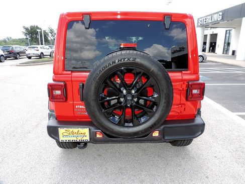 Used 2025 Jeep Wrangler Unlimited Sahara AWD/4WD image 6