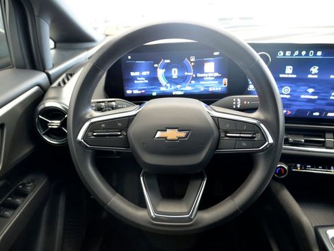 Certified 2025 Chevrolet Equinox EV LT image 18