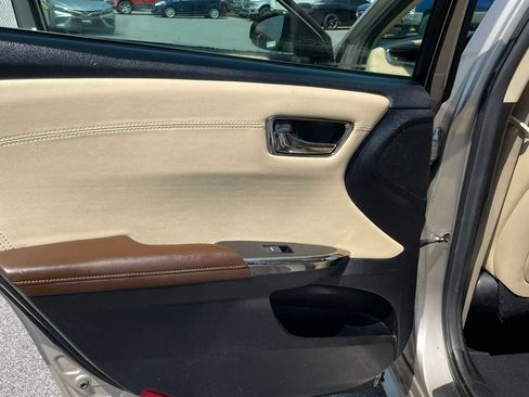 Used 2013 Toyota Avalon XLE Touring FWD image 28