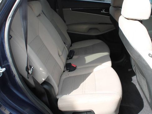 Used 2018 Kia Sorento LX AWD/4WD image 22