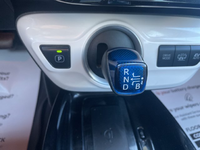 Used 2017 Toyota Prius Prime Advanced w/ Carpet Mat Package FWD image 17