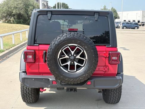 Used 2024 Jeep Wrangler Unlimited Rubicon AWD/4WD image 5