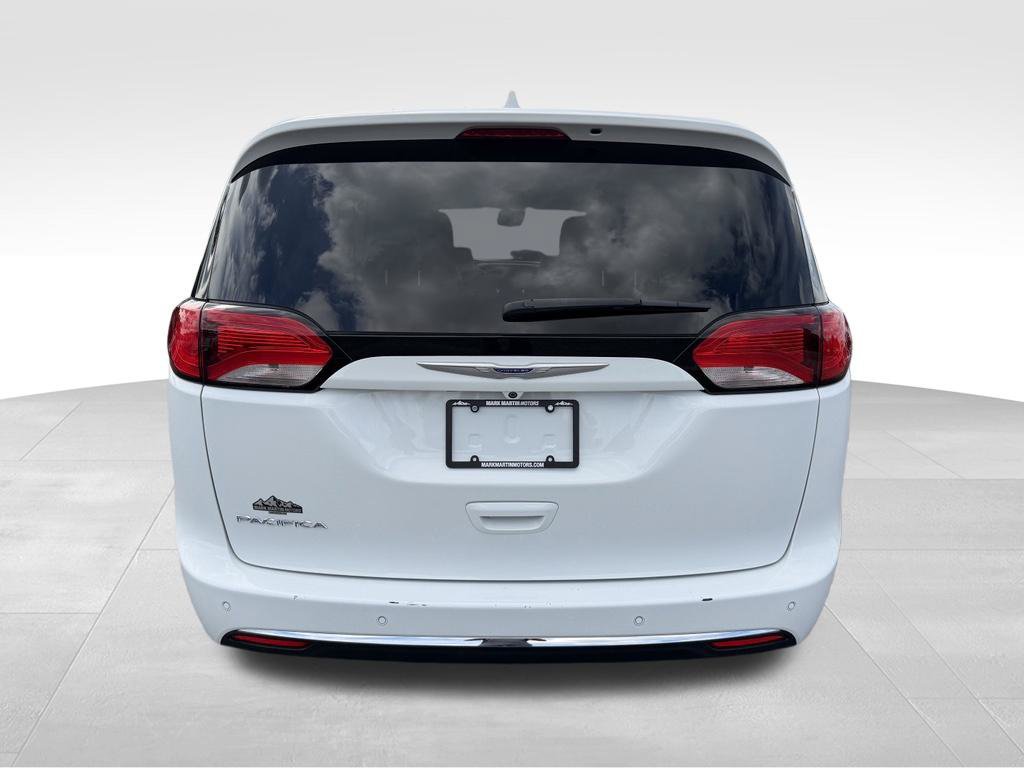 Used 2020 Chrysler Pacifica Touring-L w/ Advanced Safetytec Group FWD image 16