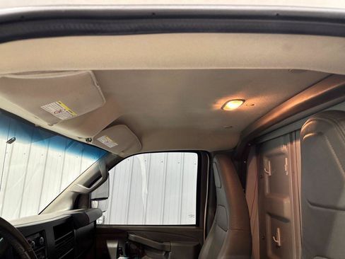 Used 2017 Chevrolet Express 3500 RWD image 13