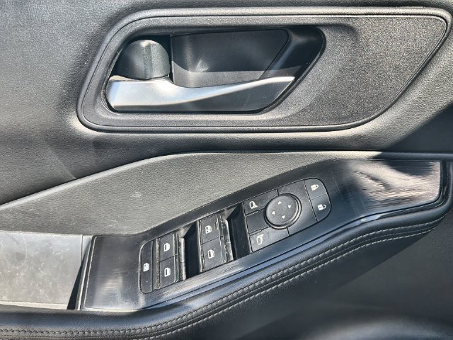 Used 2024 Nissan Rogue SV FWD image 22