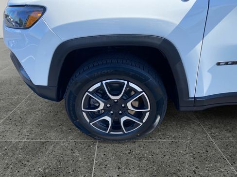 Used 2024 Jeep Compass Trailhawk AWD/4WD image 14