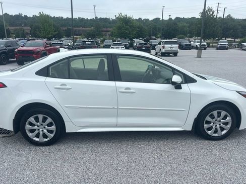 Used 2023 Toyota Corolla LE FWD image 2