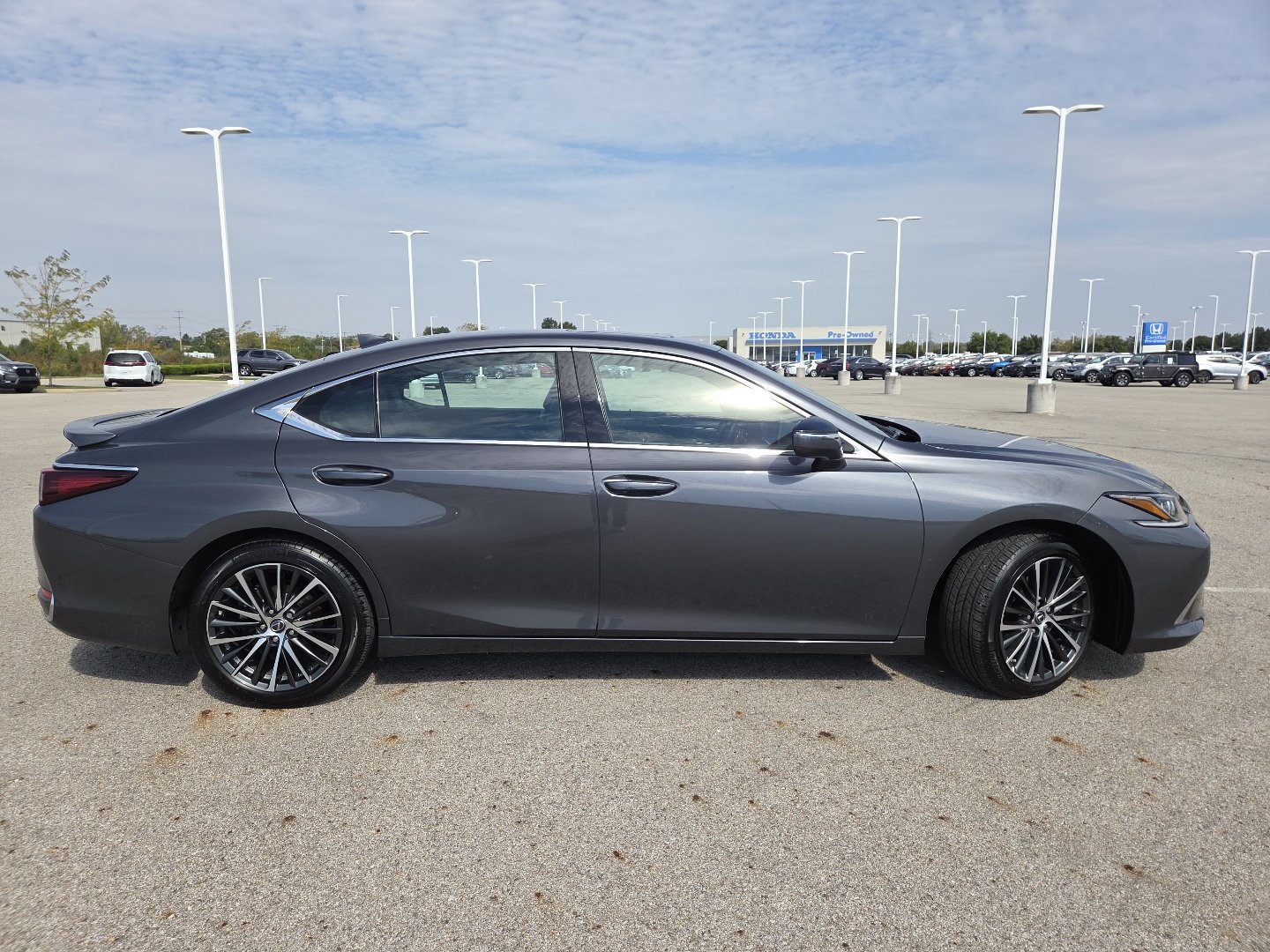 Used 2025 Lexus ES 300h w/ Premium Package FWD image 18